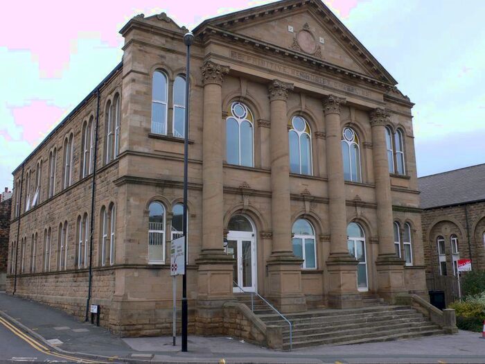 1 Bedroom Apartment To Rent In Fountain Street, Morley, West Yorkshire, LS27