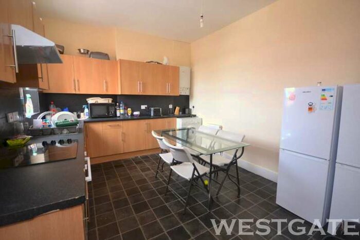 5 Bedroom Flat To Rent In Erleigh Road, Earley, RG1
