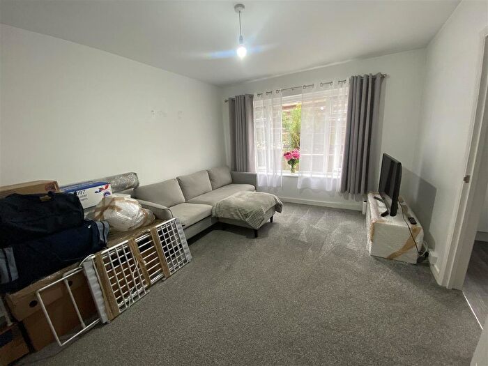 1 Bedroom Flat To Rent In Vicarage Lane, Gravesend, DA12