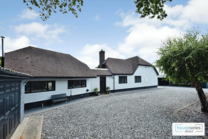 6 Bedroom Detached House For Sale In Scalby Road, Southminster, CM0
