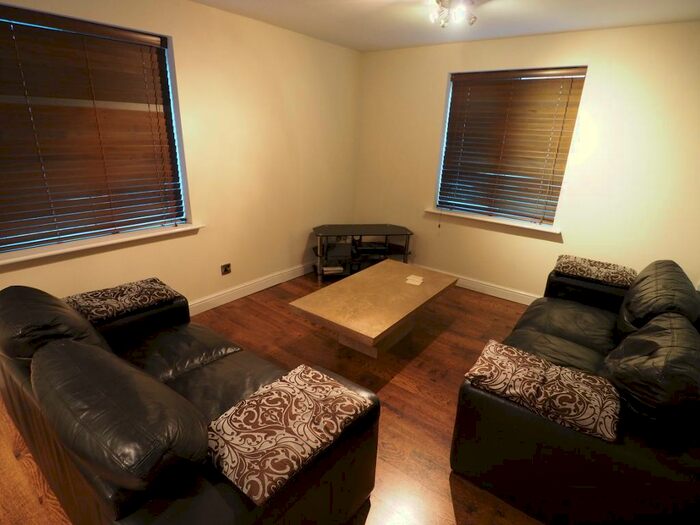 2 Bedroom Apartment To Rent In Lock Keepers Court, Victoria Dock, Hull, HU9