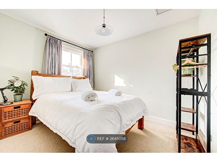 2 Bedroom Detached House To Rent In Combermere Road, London, SW9
