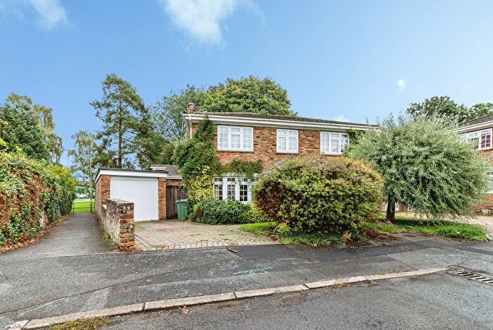 4 Bedroom Detached House For Sale In Holy Barn Close, Basingstoke, RG22
