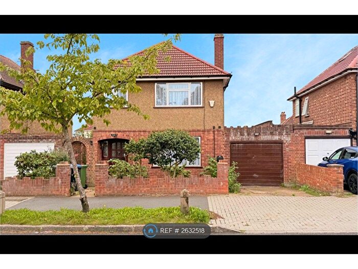 3 Bedroom Detached House To Rent In Eton Avenue, Wembley, HA0