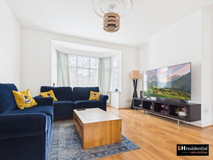 3 Bedroom Semi-Detached House To Rent In Arlington Road, London, N14