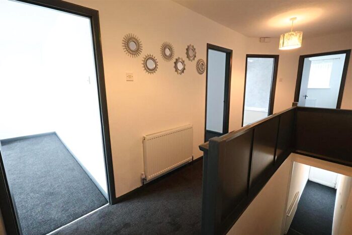 2 Bedroom Property To Rent In Mason Road, Redditch, B97