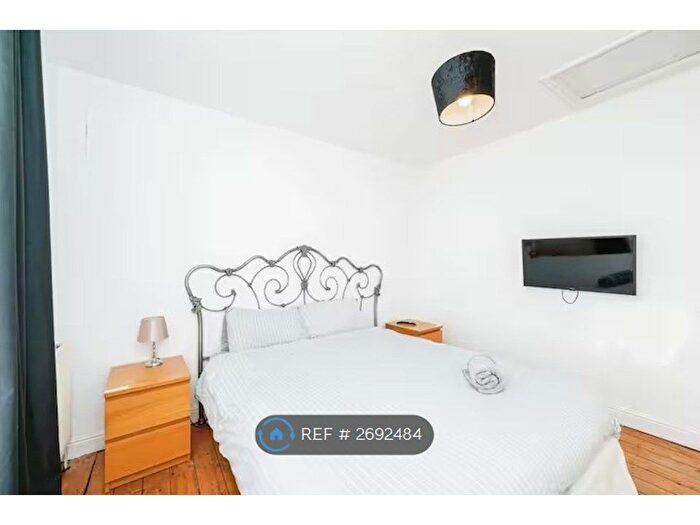 4 Bedroom Terraced House To Rent In St Peters Avenue, Kettering, NN16