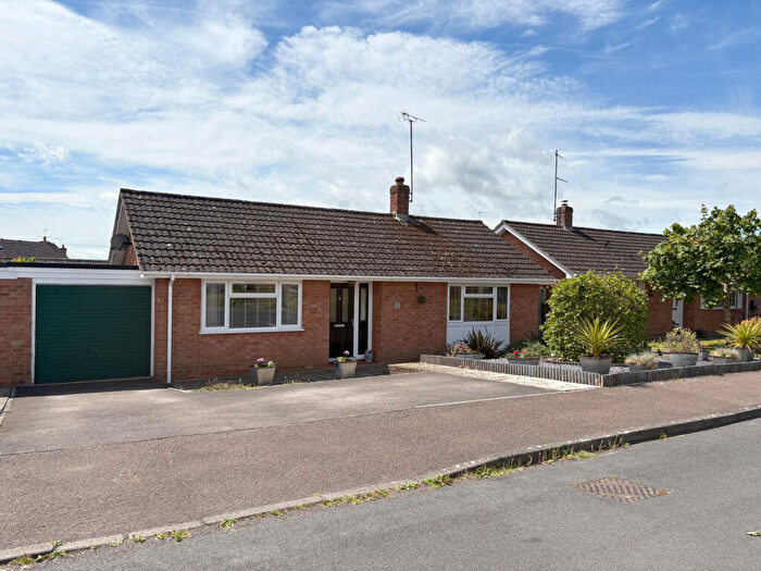 3 Bedroom Detached Bungalow For Sale In Paxhill Lane, Twyning, Tewkesbury, GL20