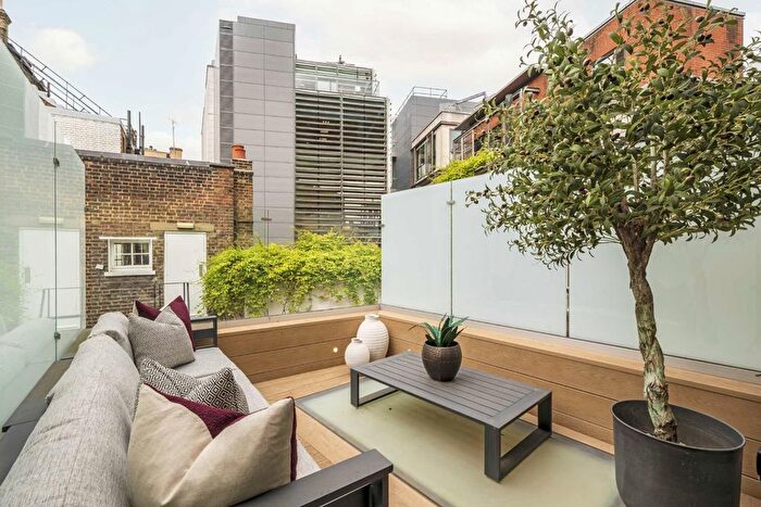 3 Bedroom Flat To Rent In South Molton Street, Mayfair, W1K