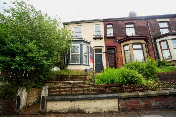 4 Bedroom End Of Terrace House To Rent In Thicketford Road, Bolton, BL2