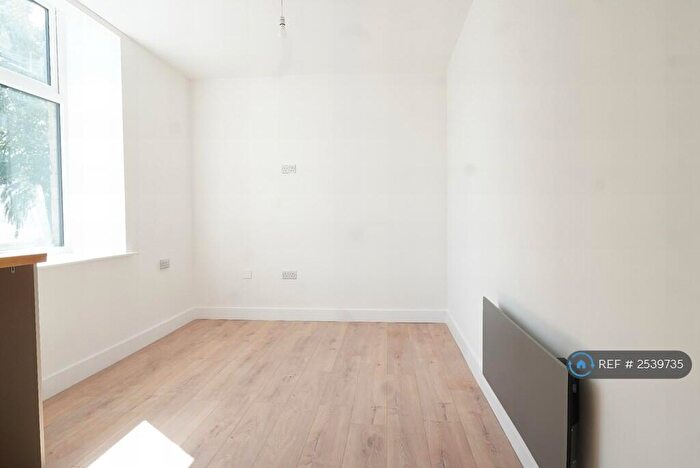 2 Bedroom Flat To Rent In Aurelia House, Brighouse, HD6