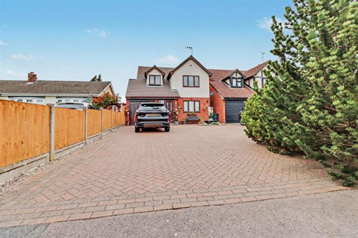 4 Bedroom Detached House For Sale In Downham Road, Wickford, SS11