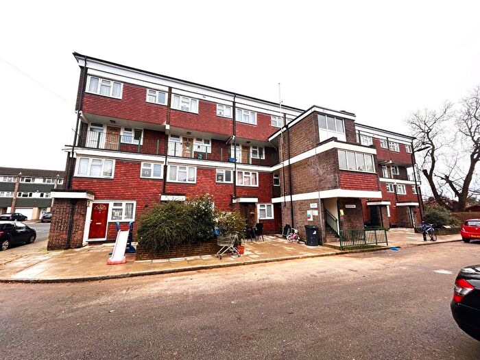1 Bedroom Flat For Sale In Hindhead Gardens, Northolt, UB5
