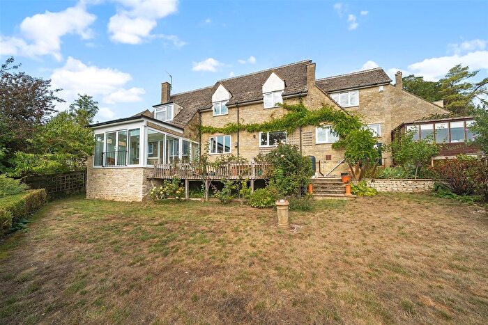 4 Bedroom Detached House For Sale In Walnut Close, Wootton, Woodstock, OX20