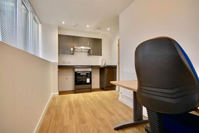 1 Bedroom Flat To Rent In Isambard Brunel Road, Portsmouth, PO1