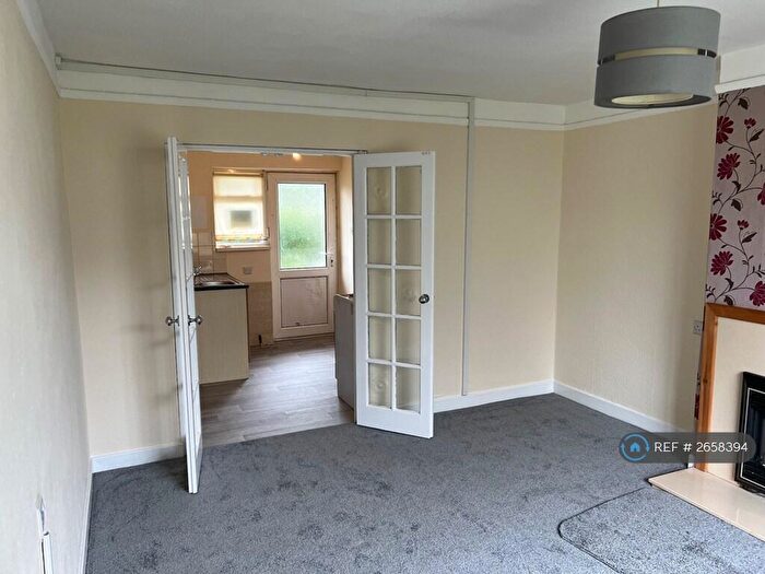 2 Bedroom Flat To Rent In Maes Y Glyn, Llandeilo, SA19
