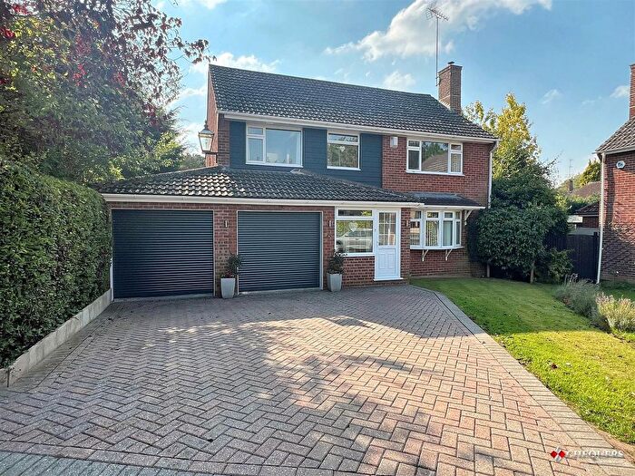 4 Bedroom Detached House For Sale In Poynings Crescent, Basingstoke, RG21