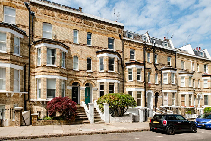 4 Bedroom Maisonette For Sale In Gayton Road, London, NW3