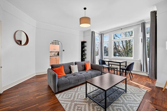 2 Bedroom Flat To Rent In Park Road North, Turnham Green, W4