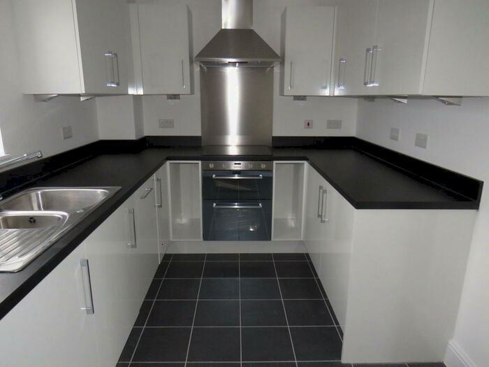 2 Bedroom Apartment To Rent In Kingfisher Close, Warwick, CV34