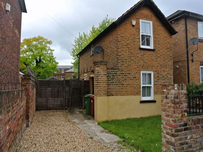 2 Bedroom Detached House To Rent In Park Street, Slough, SL1