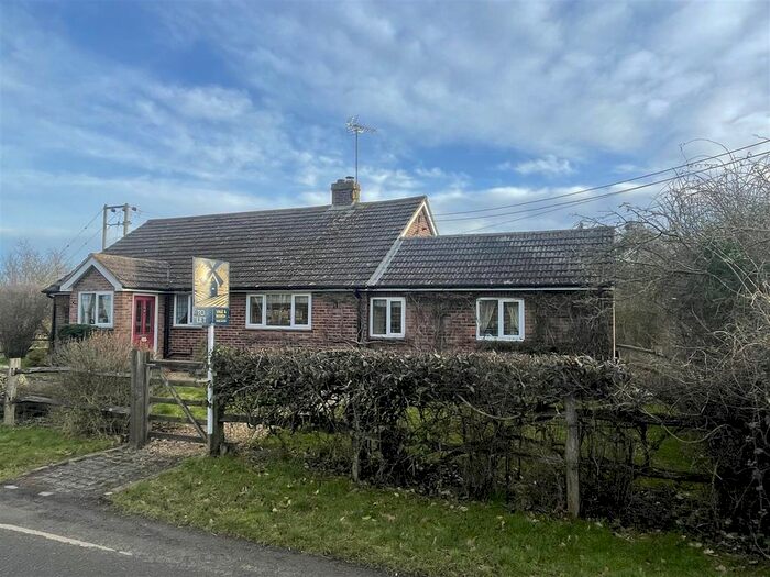 3 Bedroom Bungalow To Rent In Bethersden Road, Smarden, Ashford, TN27