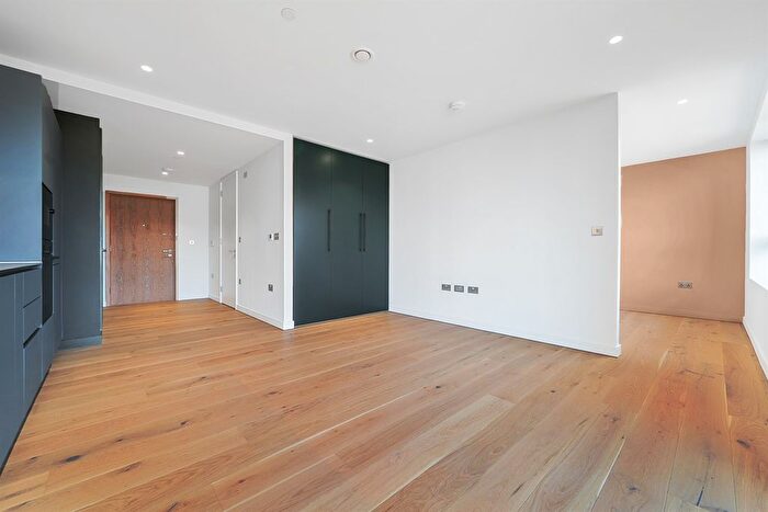 Studio To Rent In Peninsula Gardens, Mabyn Lane, Lower Riverside, Greenwich Peninsula, SE10