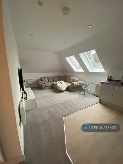 2 Bedroom Flat To Rent In Guildford Road, Bagshot, GU19