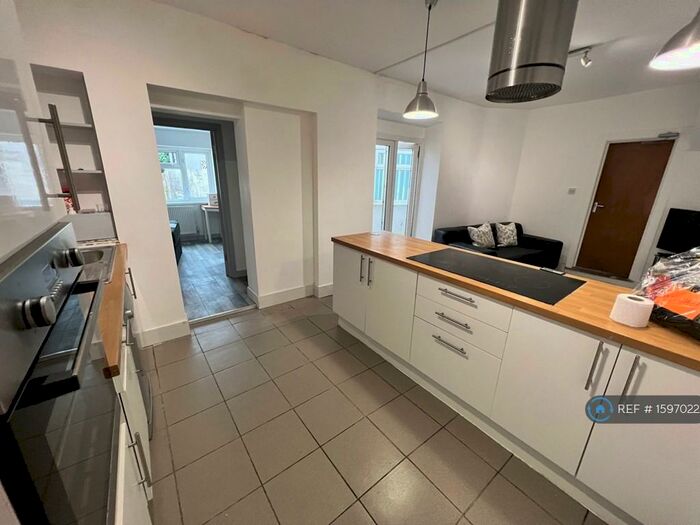 6 Bedroom End Of Terrace House To Rent In Gelligaer Street, Cardiff, CF24