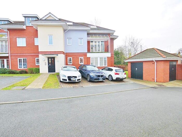 2 Bedroom Flat To Rent In Flowers Avenue, Ruislip, HA4