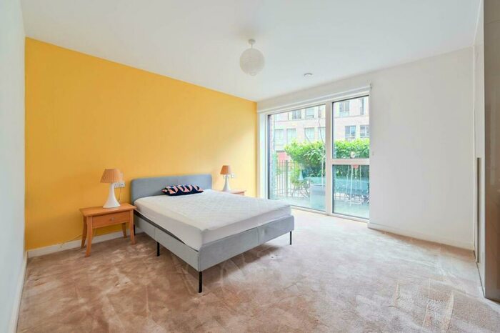1 Bedroom Flat To Rent In Rutherford Heights, Elephant And Castle, London, SE17