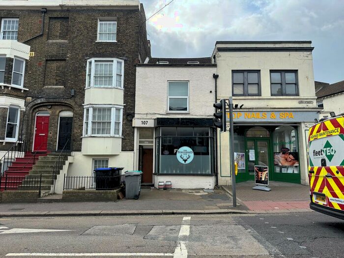 2 Bedroom Maisonette To Rent In High Street, Dover, CT16