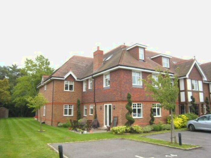 2 Bedroom Apartment To Rent In Shoppenhangers Road, Maidenhead, SL6