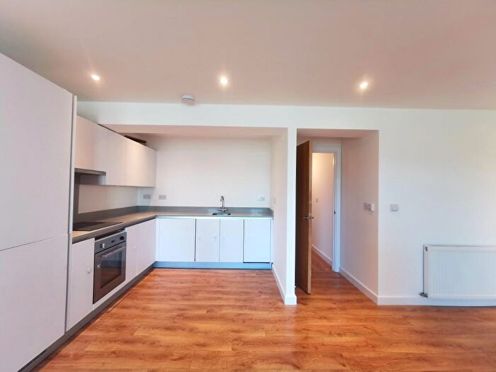 2 Bedroom Flat To Rent In Greens End, London, SE18
