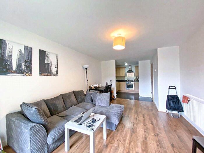 2 Bedroom Flat To Rent In Coombe Way, Farnborough, Hampshire, GU14