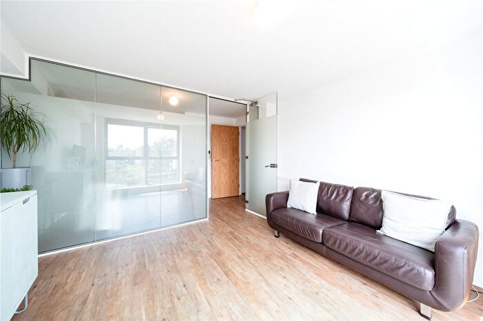 1 Bedroom Flat For Sale In Merton Road, London, SW18