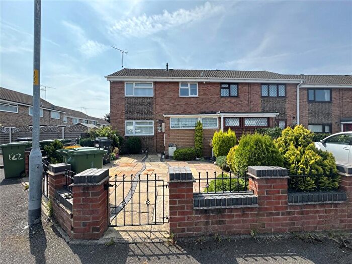 3 Bedroom End Of Terrace House For Sale In Dunbar Close, Kidderminster, Worcestershire, DY10
