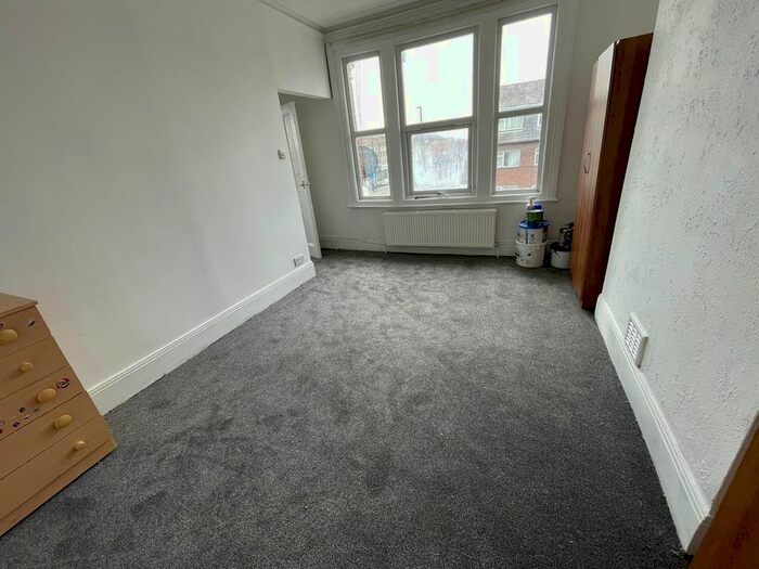 1 Bedroom Flat To Rent In Palmerston Crescent, London, N13