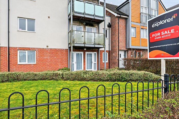 2 Bedroom Flat For Sale In John Hunt Drive, Basingstoke, RG24