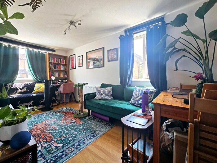 1 Bedroom Flat For Sale In John Maurice Close, London, SE17