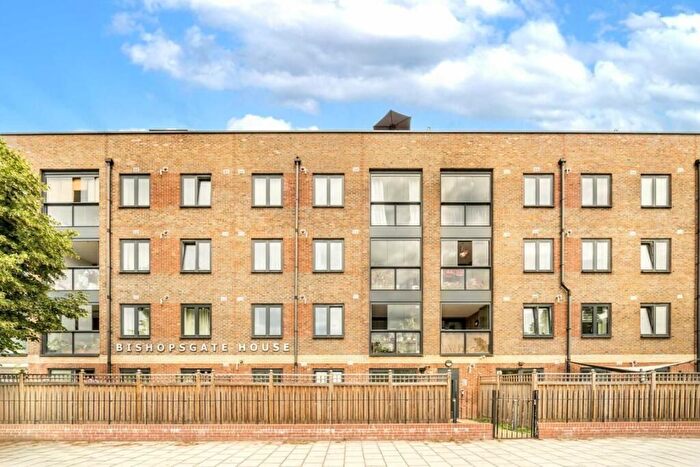 2 Bedroom Flat To Rent In Staines Road, Hounslow, TW4