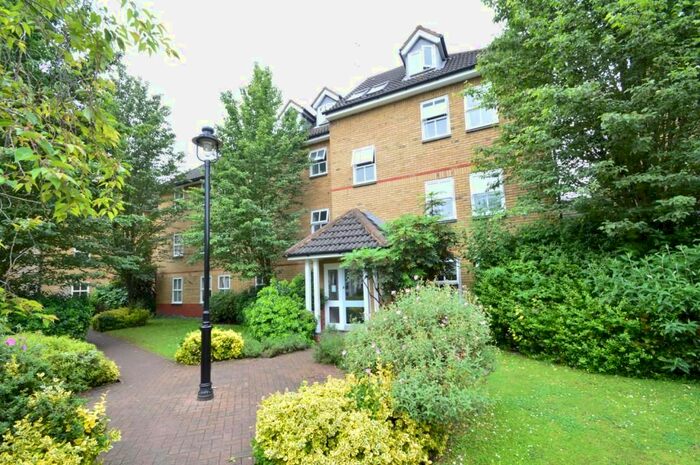 2 Bedroom Flat To Rent In Alfred Close, Chiswick, W4
