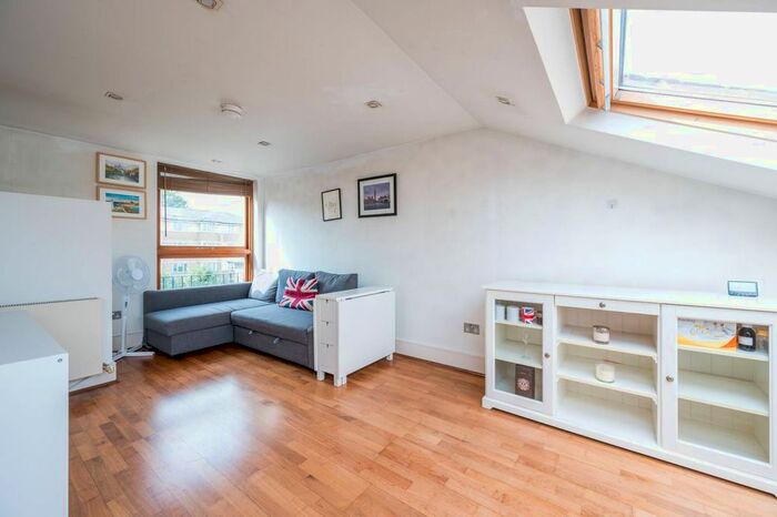 1 Bedroom Flat To Rent In Hubert Grove, Clapham North, London, SW9