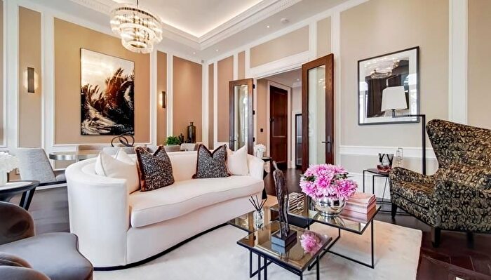 3 Bedroom Flat To Rent In Prince Of Wales Terrace, Kensington, London, W8