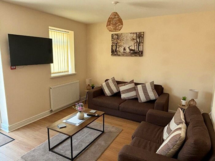 5 Bedroom House Of Multiple Occupation To Rent In Park Road, Doncaster, South Yorkshire, DN8