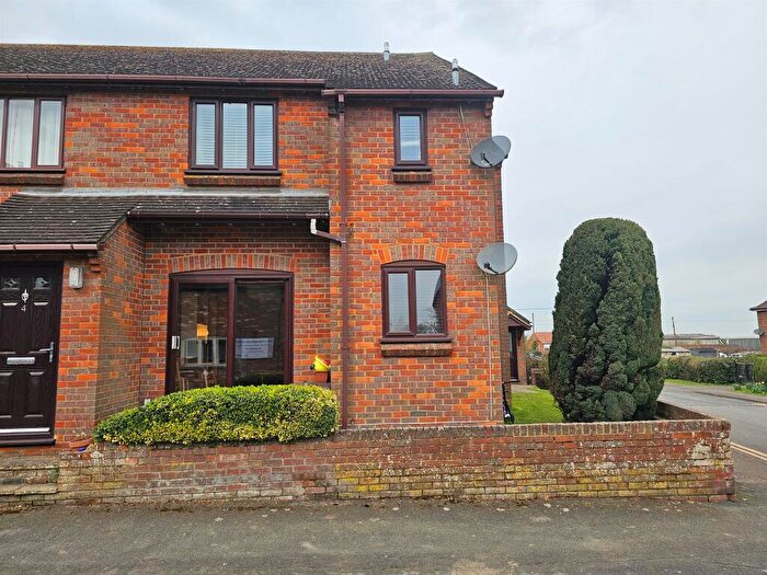 2 Bedroom Apartment For Sale In Quainton Road, Waddesdon, Aylesbury, HP18