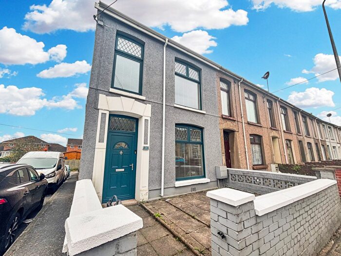 3 Bedroom End Terrace House For Sale In Sandy Road, Llanelli, SA15