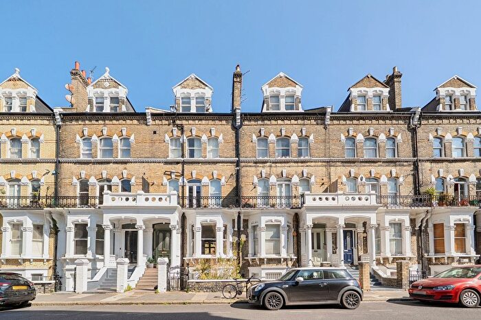 2 Bedroom Flat For Sale In Gunterstone Road, London, W14