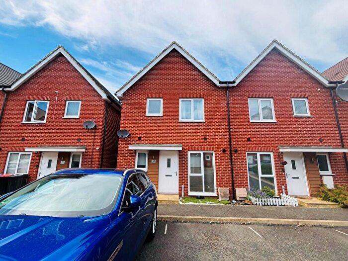3 Bedroom Semi-Detached House To Rent In Bowling Green Close, MK2
