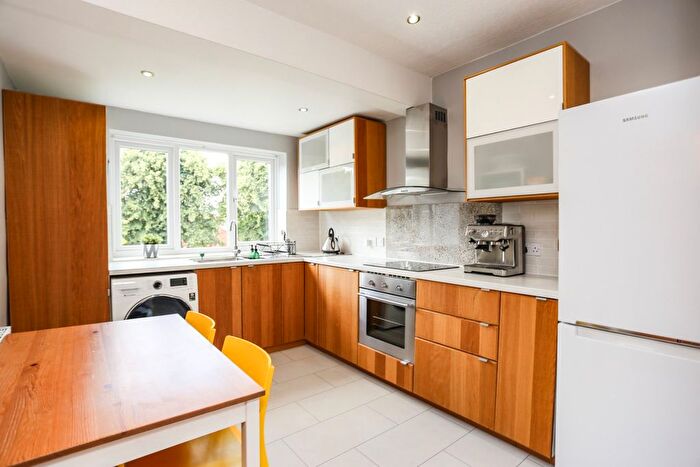 2 Bedroom Flat For Sale In Lea Road, Heaton Moor, Stockport, SK4